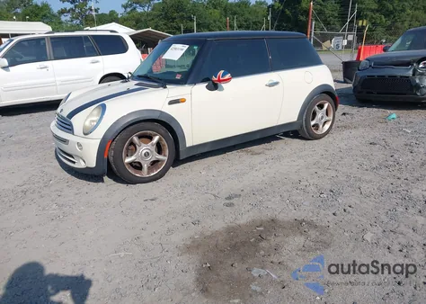 2006 Mini Cooper z USA, uszkodzony, nr VIN WMWRC33506TK18077